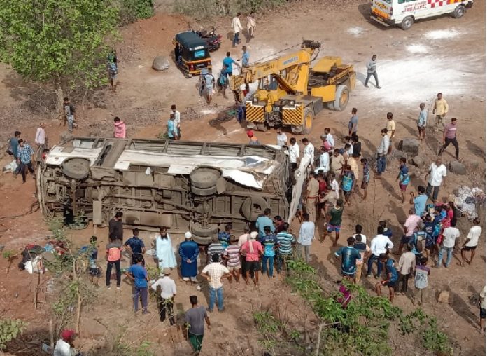 Raigad BUS accident passenger bus collapsed in Ghonse Ghat 3 died and 20 injured