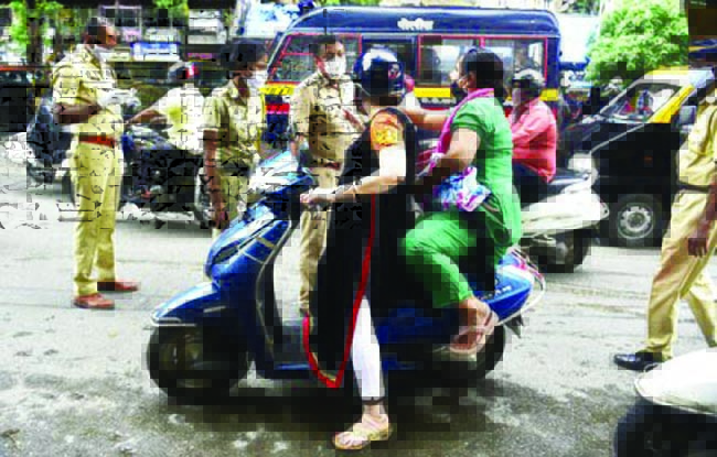 Mumbai traffic police forced the occupants of two wheelers to wear helmets
