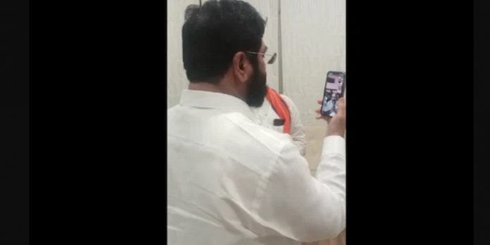 farmers interacted with chief minister eknath shinde through video call in nanded
