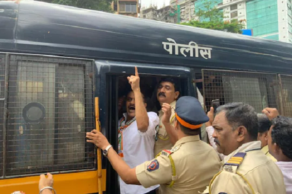 काँग्रेसचा एल्गार; मुंबईत ठिकठिकाणी नाकाबंदी, संजय निरुपमसह अनेक नेते पोलिसांच्या ताब्यात