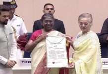 asha parekh honored with dada saheb phalke award 2022 goshta eka paithanichi ajay devgn vishal bhardwaj receives national award 2022 see list
