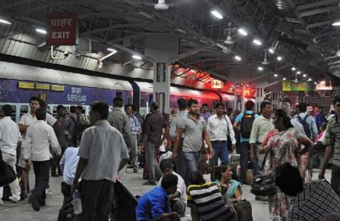 11 fake ttes were caught doing duty in new delhi railway station