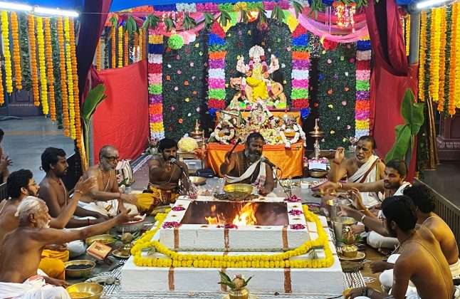 navratri 2022 mumbai famous devi mandal and temple mahalaxmi temple daagdi chaawl mumba devi