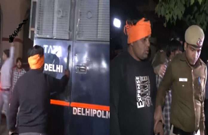 shraddha walkar murder case accused aftab poonawala van attacked with sword in delhi video