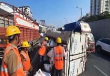 thane accident Tempo reversed on Eastern Express Highway Traffic jam