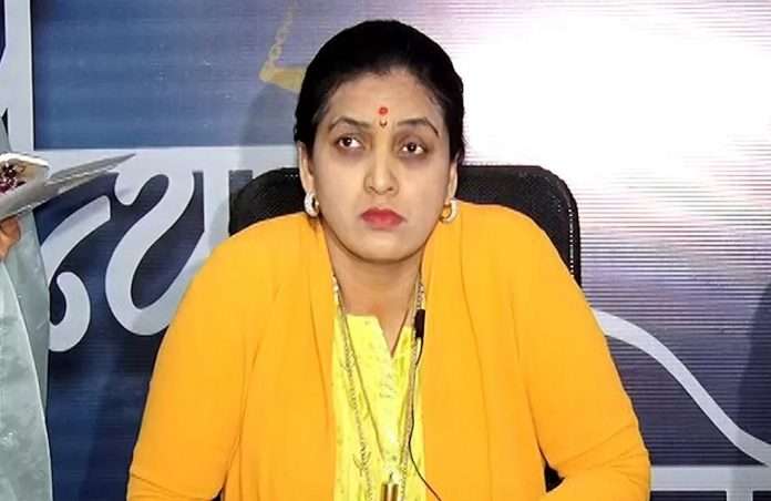 ncp rupali thombre patil angry after abdul satta offensive statement on supriya sule
