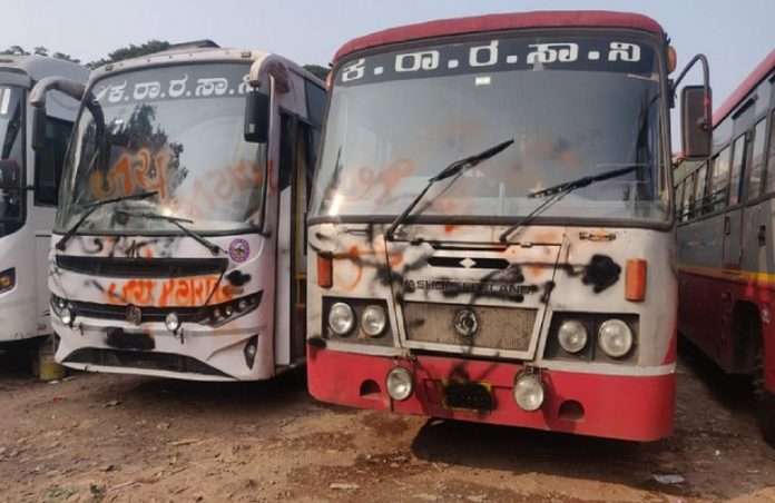 Thackeray groups Protest in Pune against Maharashtra Karnataka dispute, both sides st buses stop