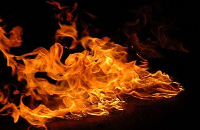 andheri lokhandwala complex massive fire 10 injured