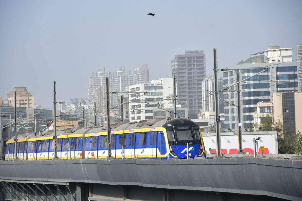 Metro 2A ची वैशिष्ट्ये :  ३५ किमीपर्यंत ३० स्थानके, मेट्रो १ ही जोडणार