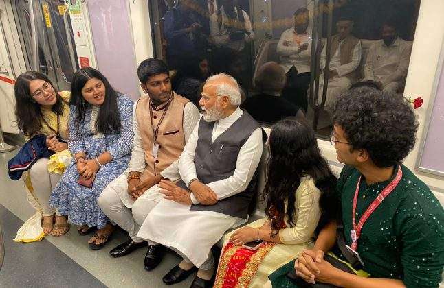 PM Narendra Modi Address People In BKC Ground And Talk With Mumbaikar In Metro
