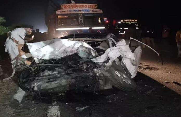 mumbai ahmedabad national highway car and luxury bus accident four death