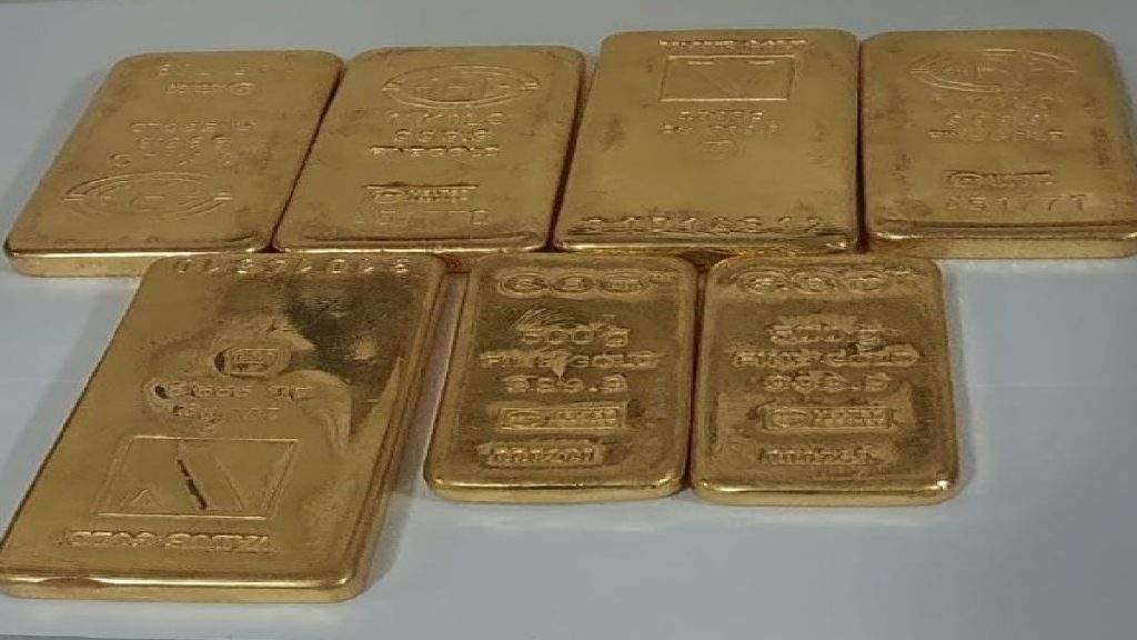 मुंबई विमानतळावर 9.5 किलोचे सोने जप्त, सीमाशुल्क विभागाची मोठी कारवाई