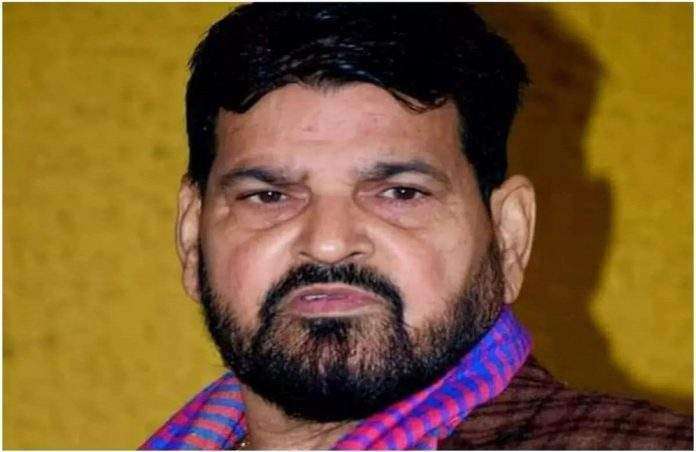vinesh phogat sakshi malik accuses wrestling federation president brij bhushan singh of sexual harassment