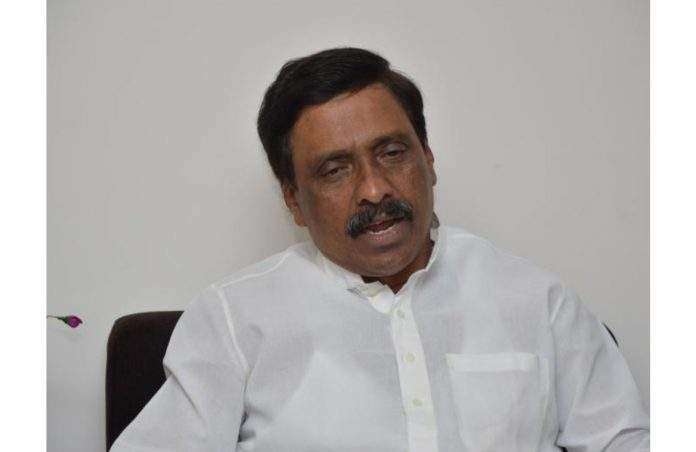 MP Vinayak Raut claimed CM Ekamath Shinde MLA contact in Uddhav Thackeray PPK