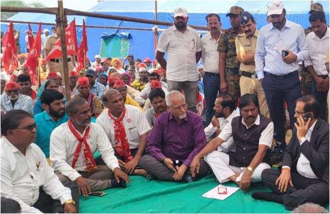 As the demands were accepted the farmers in the long march left Vasind