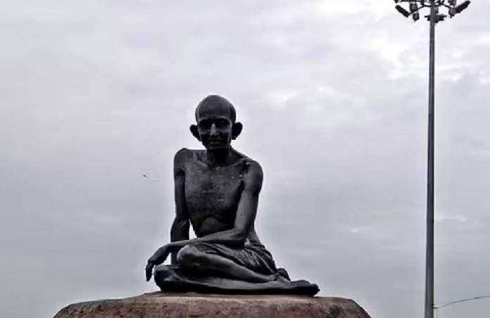 Gandhi Statue Vandalised