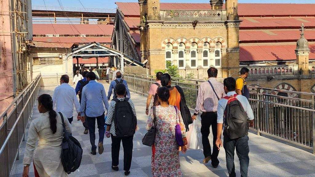 Photo : मुंबईकरांसाठी ‘हिमालय पूल’ पुन्हा खुला