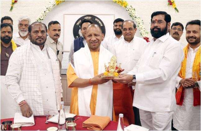 Maharashtra CM Eknath Shinde Meet Up Cm Yogi Aadityanath