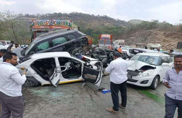 Accident on Mumbai-Pune highway, 11 vehicles collided with each other