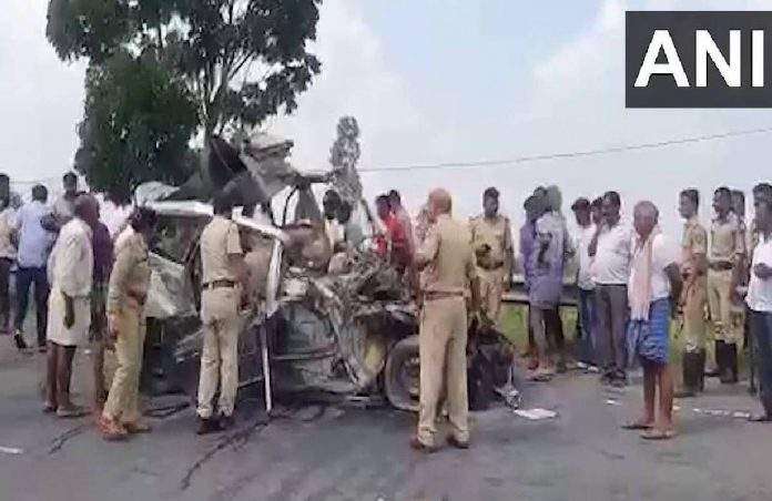 India Karnataka Accident 10 people including two children dead in accident bus and car near mysuru
