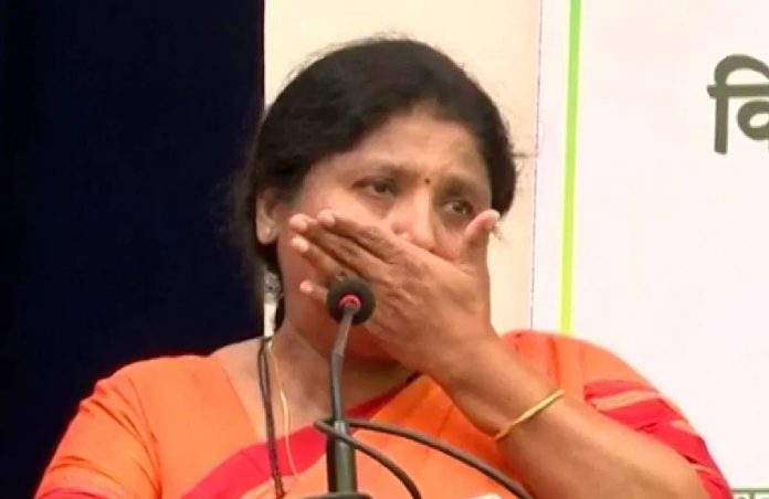 Sushma Andhare breaks down in tears in front of Sharad Pawar and complained about Ajit Pawar