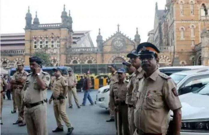 Mumbai bomb threat arrested Mumbai Crime Branch action