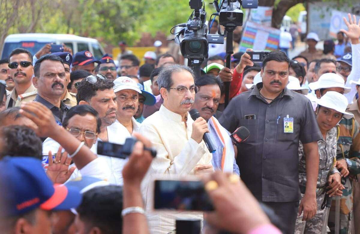 Photo: Uddhav Thackeray's interaction with refinery protesters
