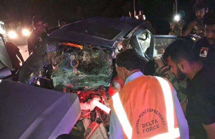 Brake failure of container on Mumbai-Pune Expressway; Six vehicles were hit