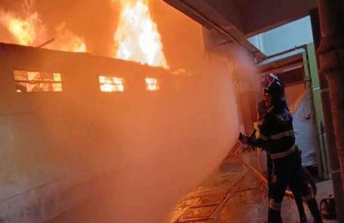 Fire broke out in a godown in Pune, three died