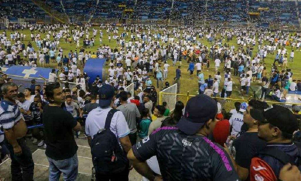 El Salvador News : फुटबॉल स्टेडियममध्ये घुसण्याचा प्रयत्न, चेंगराचेंगरीत 12जणांचा मृत्यू