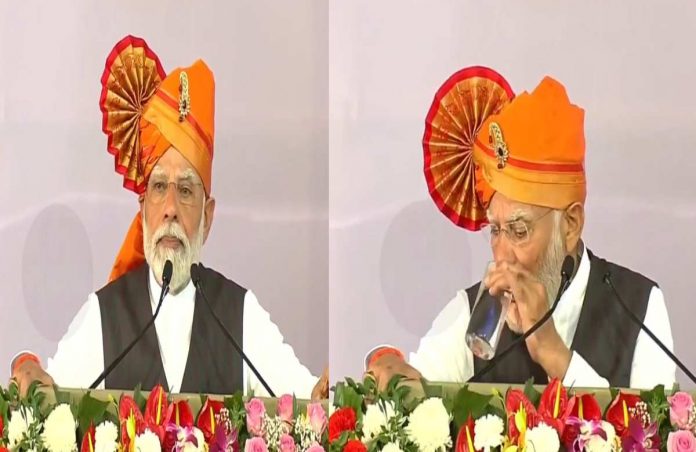 PM Narendra Modi shed tears while speaking at a program in Solapur PPK