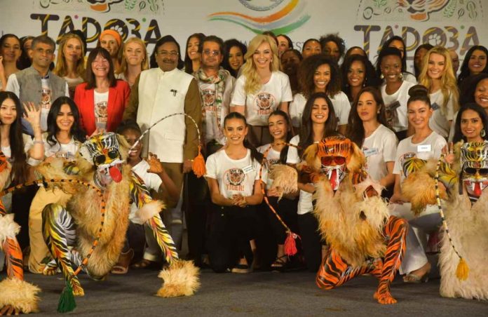 Photo: Miss World's team supports the 'Save the Tiger' campaign PPk