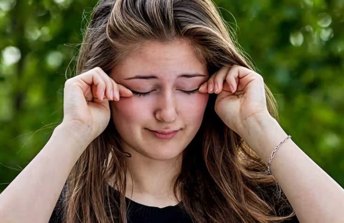 Summer Eye Irritation – उष्णतेमुळे डोळ्यात जळजळतंय, करा हे उपाय